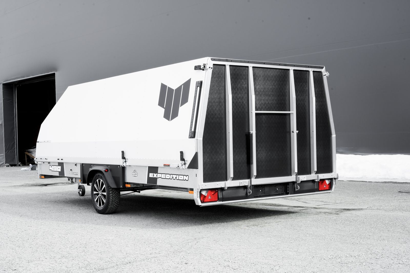 4P Expedition 445 EXi