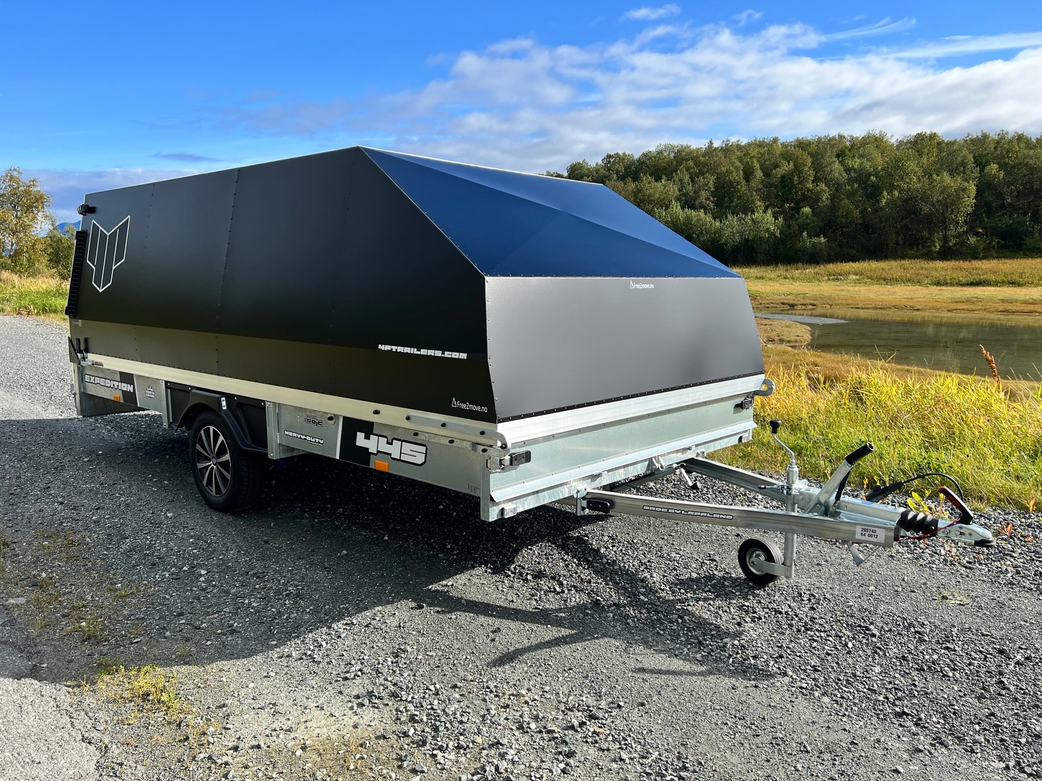 4P Expedition 445 EXi