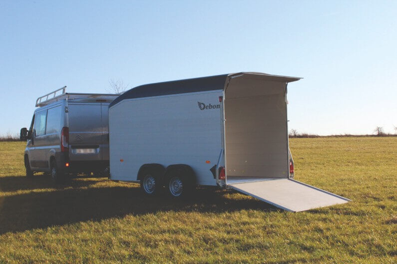 SKAPEHENGER - Debon Roadster - 2600 Kg - Utleie