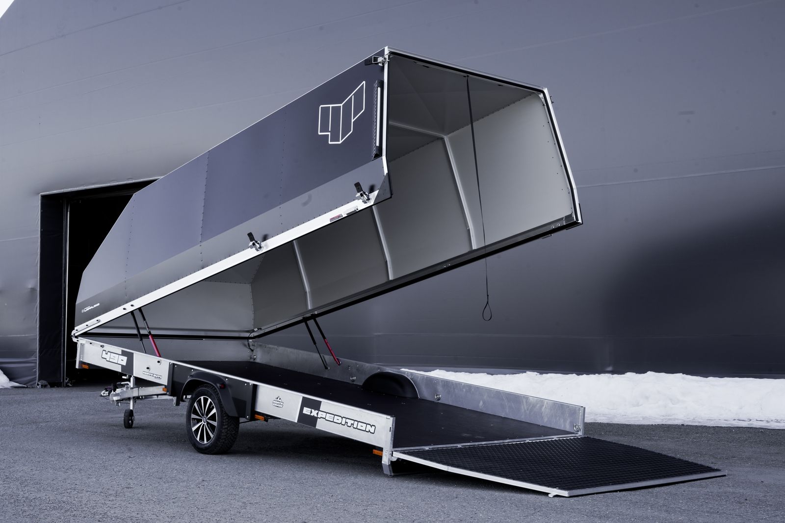 4P Expedition 445 EXi