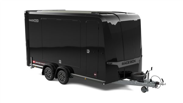 LUKKET HENGER - Brian James Trailers Race Box - 3000 Kg - Utleie