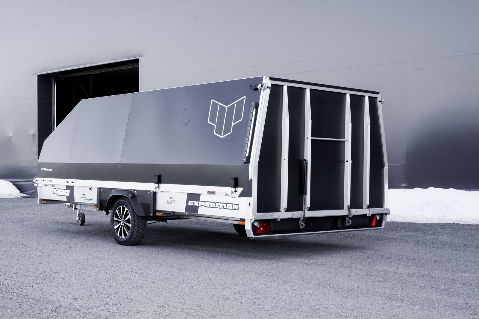 4P Expedition 445 EXi