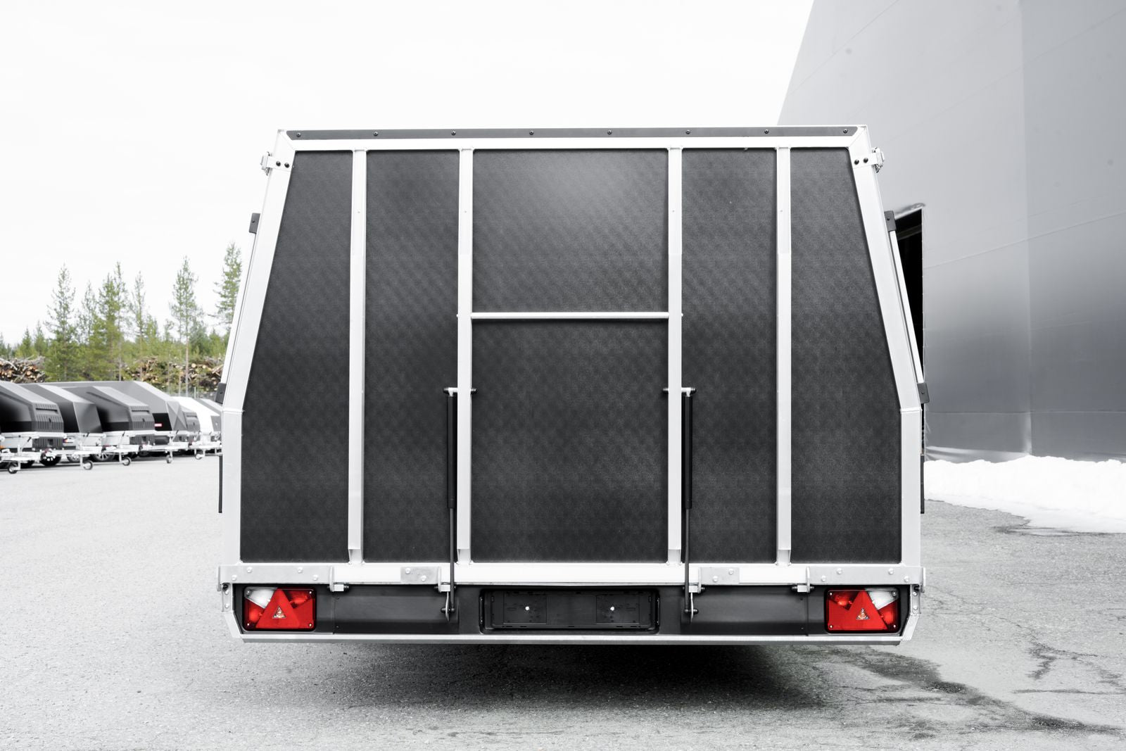 4P Expedition 445 EXi